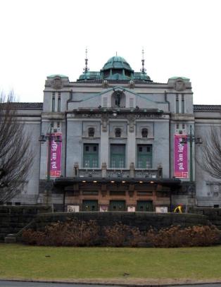 Politiet jakter tre menn etter voldtekt i Bergen sentrum