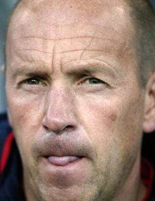 �No siktar han heimover med tungespissen�