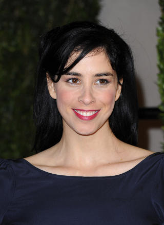 - UPROBLEMATISK: Sarah Silverman har uttalt at hun ikke syntes det var vanskelig � kaste kl�rne i dusjscenen med Michelle Williams. - Kvinner er veldig komfortable med � v�re nakne sammen, det er en hverdagsgreie, sier hun. Foto: Peter Kramer / AP Photo / NTB Scanpix