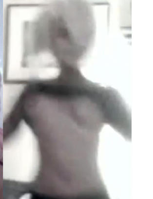 Her viser Lady Gaga fram brystene sine p� YouTube