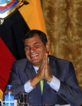 Gitaristen Correa
og gitaren Assange