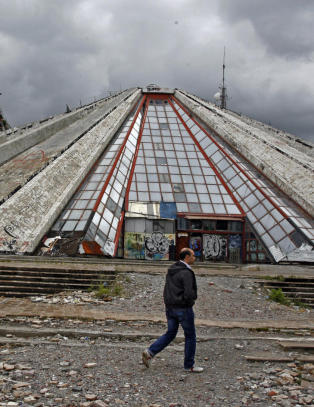 Den forhatte diktatorens gravsted ble kultursenter da folket tok makta