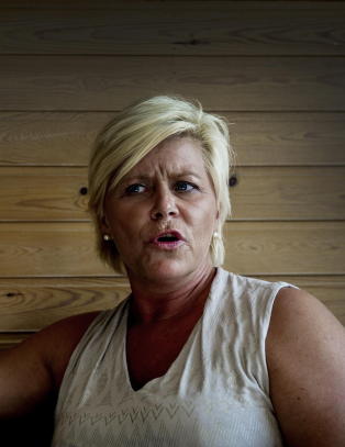 - Mer politikraft, mindre byr�krati