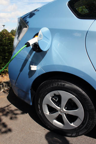 25 KM: � lade den tar rundt halvannen time med en 16 amperes kurs. Foto: BREDE LIE REIME