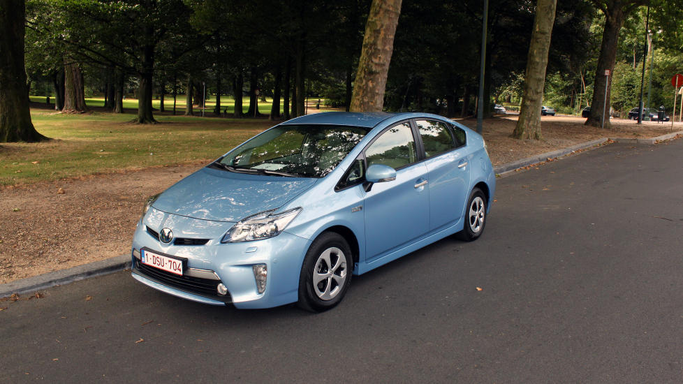 VELKJENT: Du m� v�re en Prius-kjenner for � se forskjell p� denne og den mer ordin�re hybriden, men dette er if�lge Toyota neste steg i evolusjonen. Foto: BREDE LIE REIME