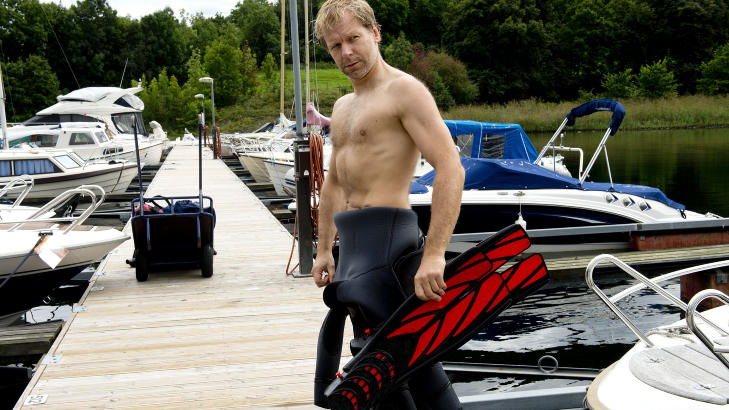 Dykkersertifisert: Espen Eckbo m�tte til bunns etter b�tn�kkelen f�r han kunne ta oss med p� sj�en.  Foto: �ISTEIN NORUM MONSEN / DAGBLADET