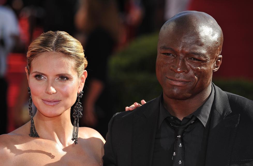 - SKULLE �NSKE HUN HADDE MER KLASSE: Artisten Seal (49) angriper modellekskona Heidi Klum (39) for � ha v�rt utro med livvakta mens de var gift. Foto: Stella Pictures