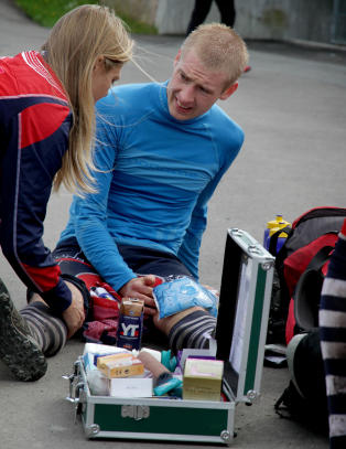 Lundanes til kneunders�kelse rett etter l�pet