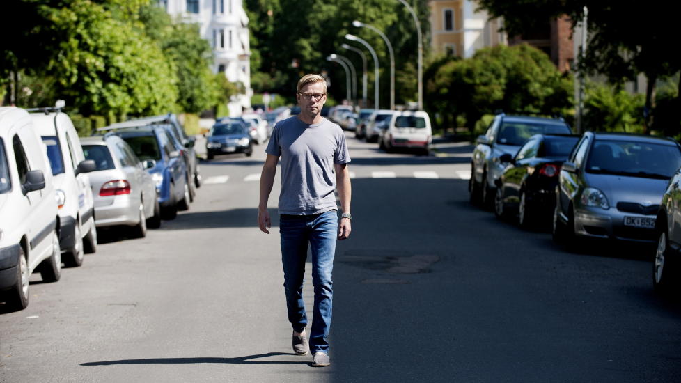 ANDRE BOK I ROMANSYLUS: �Hauk og due� er andre bok i Henrik Langelands romansyklus som begynte �Verdensmestrene� . I �rets roman er det nittitallets Oslo, svik og fortidas m�rke skygger som utforskes.
Foto: Thomas Haugesveen / Dagbladet