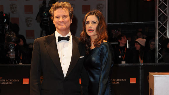 I SKARRA P� R�D L�PER: Kona til den kjente skuespilleren Colin Firth, Livia Firth, bruker ofte Nina Skarras design p� den r�de l�peren. Her er Firth i Skarra-kjole p� fjor�rets BAFTA-utdeling med ektemannen. Foto: Stella Pictures