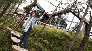 SATSER: Paret har brukt sparepengene sine på en hybrid mellom ei hytte og et hotell, et sted for teambuilding, naturopplevelser og action. Foto: TOR ERIK MATHIESEN SATSER: Paret har brukt sparepengene sine på en hybrid mellom ei hytte og et hotell, et sted for teambuilding, naturopplevelser og action. Foto: TOR ERIK MATHIESEN