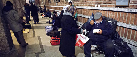 Over 50 romfolk har �flyttet� til R�dhuset