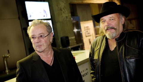 PRUDENCE-GUTTER: Åge Aleksandersen og Terje Tysland sammen i fjor. De spilte sammen med Per Erik «Prikken» Wallum i Prudence. Foto: Ole Morten Melgård PRUDENCE-GUTTER: Åge Aleksandersen og Terje Tysland sammen i fjor. De spilte sammen med Per Erik «Prikken» Wallum i Prudence. Foto: Ole Morten Melgård