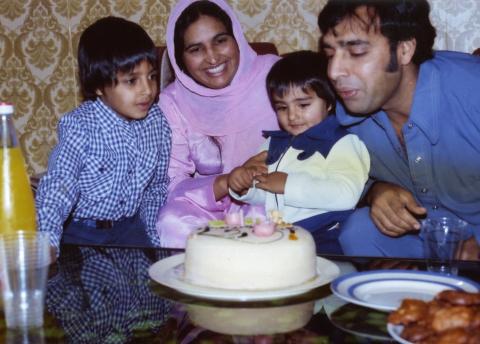 Solo og marsipan: Familien Ali feirer minstemann Wassims bursdag på Torshov. Ali til venstre. Solo og marsipan: Familien Ali feirer minstemann Wassims bursdag på Torshov. Ali til venstre.