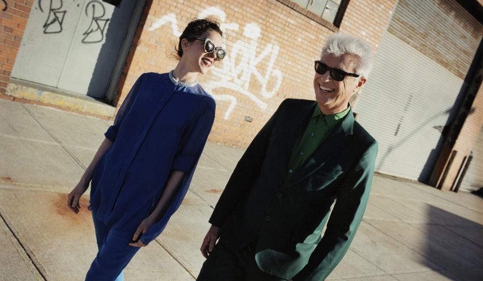 NYTT SAMARBEID: Talking Heads-sjef David Byrne (t.h.) er ute med sin tredje samarbeidsplate p� fem �r, denne gang i tospann med St. Vincent. Foto: 4AD/Playground.