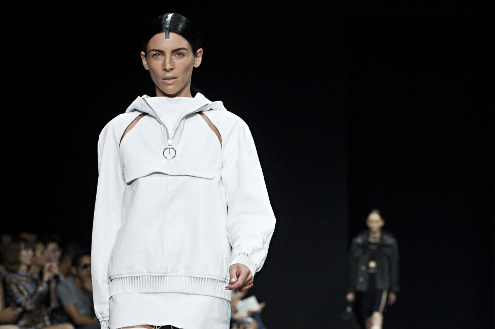 P� CATWALKEN FOR WANG: Filmregiss�r Rupert Sanders kone, modellen og skuespilleren Liberty Ross, var fredag tilbake p� catwalken under moteuka i New York, for kjendisfavoritten Alexander Wang. Foto: NTB Scanpix