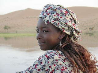 MOT NORD: Aminata Kanta spiller den ene hovedrollen i spanskproduserte «14 kilometer», en film om menneskesmugling gjennom Sahara. MOT NORD: Aminata Kanta spiller den ene hovedrollen i spanskproduserte «14 kilometer», en film om menneskesmugling gjennom Sahara.