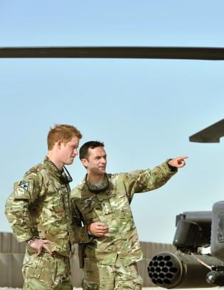 - Prins Harry ble sendt til Afghanistan som straff etter nakenbildene