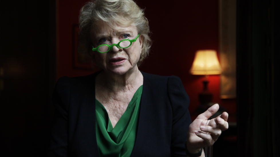 GOD UNDERHOLDNING: Boken har nerve n�r Aasheim konfronterer folk med rykter og p�stander, og han har et fint blikk for Jolys koketteri og fransk-norske identitet. Men den burde v�rt strammet opp spr�klig, skriver v�r anmelder.  Foto: Steinar Buholm / Dagbladet.