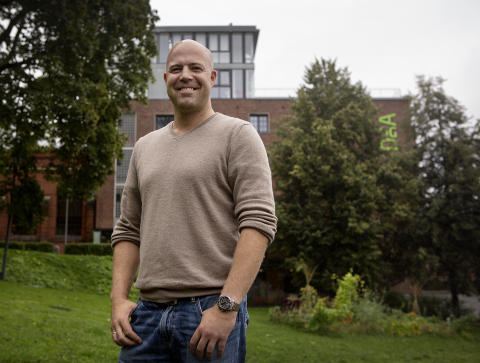 SAVNER STEMMER: Leif Verdu-Isachsen i Norsk Form håper kronikk-konkurransen kan gi flere designinteresserte et dytt ut i offentligheten. Foto: Lars Eivind Bones / Dagbladet SAVNER STEMMER: Leif Verdu-Isachsen i Norsk Form håper kronikk-konkurransen kan gi flere designinteresserte et dytt ut i offentligheten. Foto: Lars Eivind Bones / Dagbladet