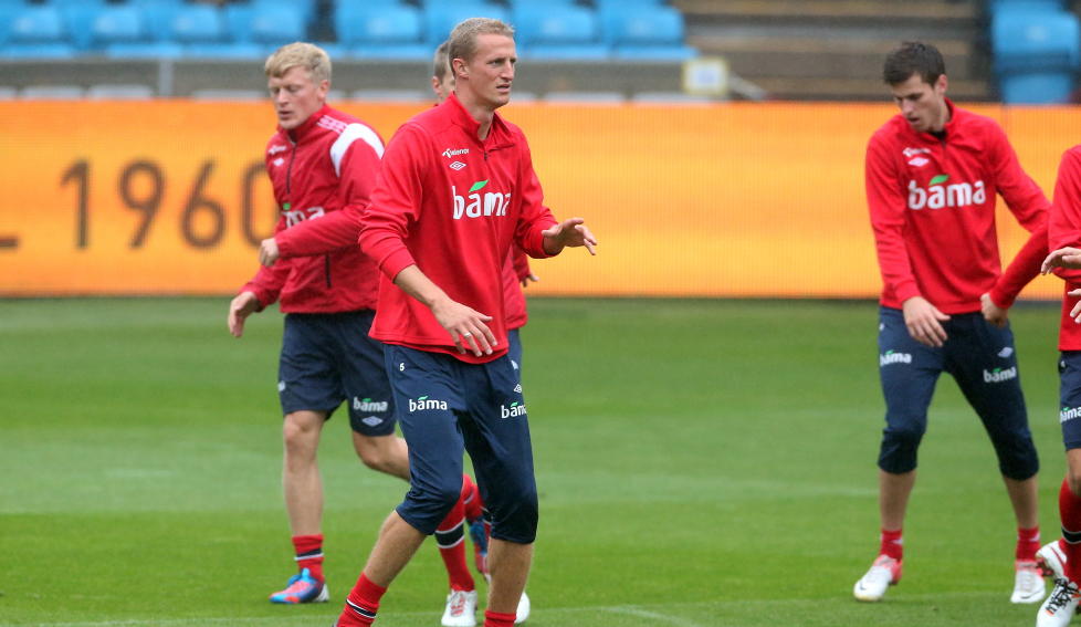 HALVFULLT ULLEVAAL?: Det er solgt 11 000 billetter til morgendagens viktige VM-kvalikkamp mot Slovenia. Det mener kaptein Brede Hangeland er altfor lite. 
Foto: H�kon Mosvold Larsen / NTB scanpix
