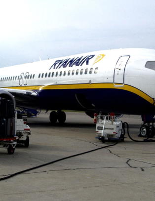 - Passasjerer angrepet av fl�tt under flytur