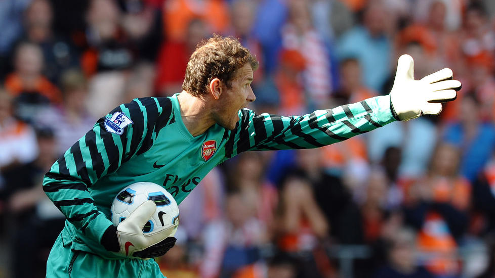 GJ�R COMEBACK SOM KEEPER: Her st�r Jens Lehmann sin siste Arsenal-kamp, mot Blackpool i april 2011. N� vurderer tyskeren � dra p� seg hanskene igjen, for det tyske paralympicslaget. Foto: AFP / PAUL ELLIS / NTB SCANPIX