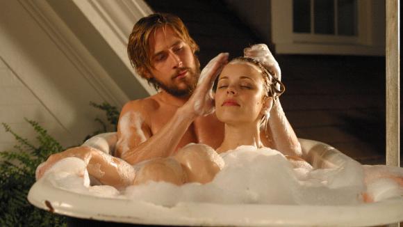 THE NOTEBOOK: Mange kjenner nok til filmen �The Notebook� med Ryan Gosling og Rachel McAdams, som ogs� var kj�rester p� privaten. Filmen er regissert av Nick Casavettes. Foto: Stella Pictures