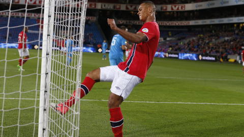 STOR SJANSE: Joshua King depper etter å ha brent en stor sjanse. Foto: Bjørn Langsem / Dagbladet. STOR SJANSE: Joshua King depper etter å ha brent en stor sjanse. Foto: Bjørn Langsem / Dagbladet.