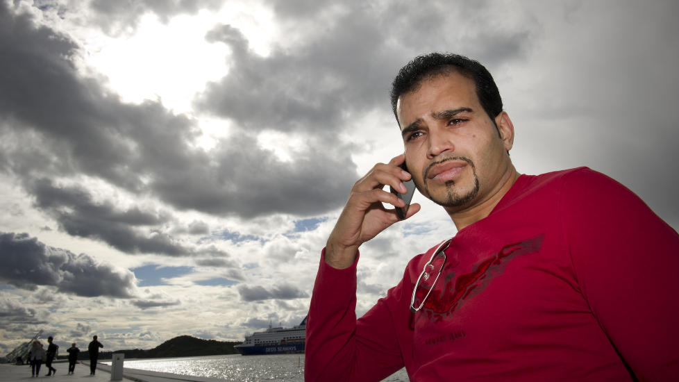 FIKK TELEFONEN MISBRUKT:  Taj Sahab ble utsatt for svindelfors�k og fikk en regning p� 1, 6 millioner kroner fra Get. Foto: �istein Norum Monsen