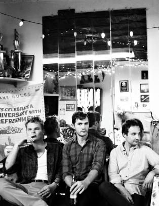 Grizzly Bear sparer ikke p� bamsemumsen