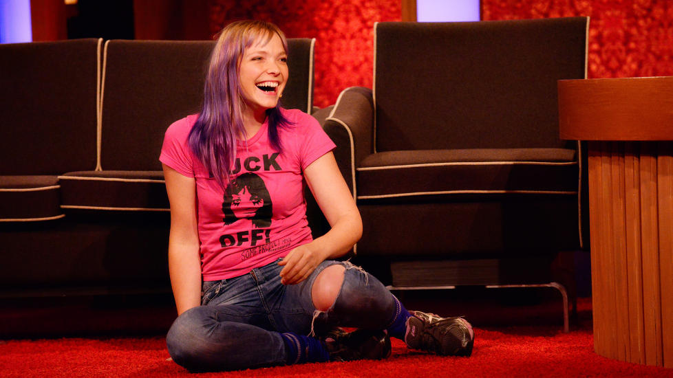 H�Y P� LIVET: Viktoria Winge sier hun var rusa p� livet under innspillingen av �I kveld med Ylvis�, og skj�nner ikke hvorfor man m� v�re s� alvorlig i et humorprogram. Foto: P�l S. Schaathun / TVNorge