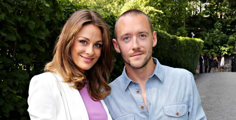 FORLOVET:  I mars ble det kjent at Jenny Skavlan og Thomas Gullestad er forlovet. N� r�per Skavlan at hun er mer opptatt av sine kommende MGP-kjoler enn brudekjolen. Foto: Jacques Hvistendahl
