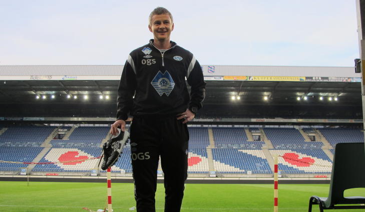 ADVARTE MOT SØDERLUND: Ole Gunnar Solskjær sa til Romsdals Budstikke i dag at spillerne hans måtte passe på Alexander Søderlund inne i 16-meteren. Det reagerer FKH-leder Asle Skjærstad på. Foto: Sigve Kvamme / Dagbladet ADVARTE MOT SØDERLUND: Ole Gunnar Solskjær sa til Romsdals Budstikke i dag at spillerne hans måtte passe på Alexander Søderlund inne i 16-meteren. Det reagerer FKH-leder Asle Skjærstad på. Foto: Sigve Kvamme / Dagbladet
