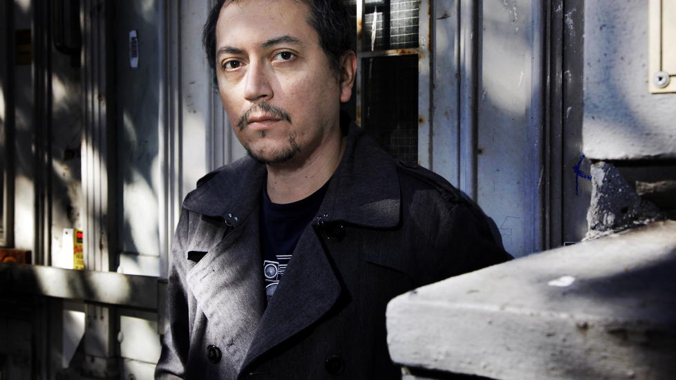 SORGTUNG: Pedro Carmona-Alvarez har g�tt gjennom en hel sorgprosess sammen med karakterene sine. - Med tiden fremst�r dette med litter�r empati som vitkigere og viktigere. V�r empatisk med akrakterene dine, v�r fair, de er ikke marionettene dine liksom. 
Foto: Steinar Buholm / Dagbladet.