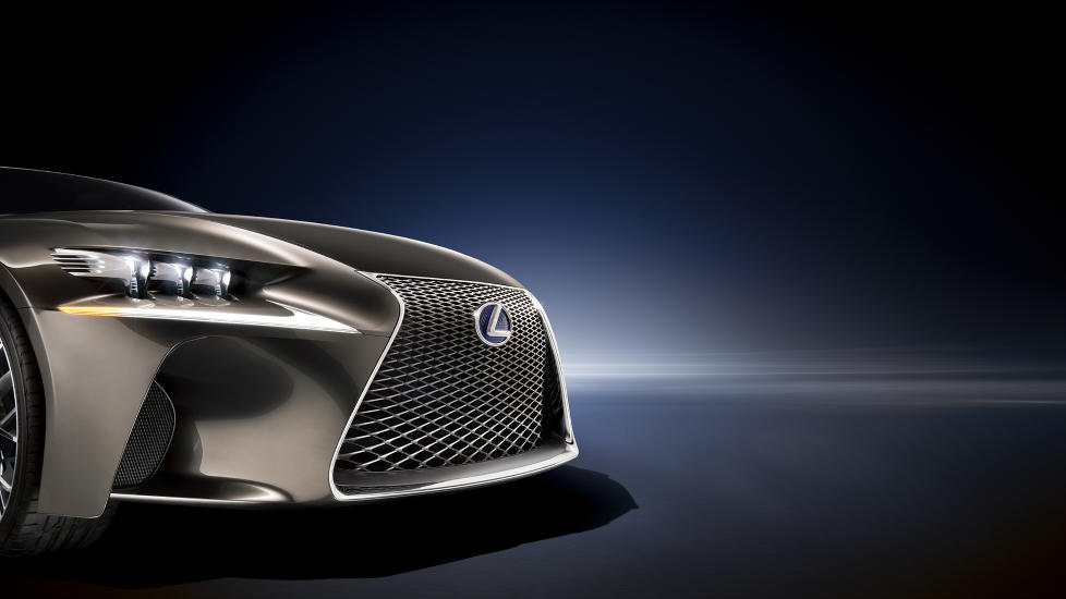 KONSEPTBIL: Slik tenker Lexus framover. Denne konseptbilen, som vises p� Paris Motor Show til uka, skal danne grunnlaget for neste generasjons mellomklassebiler fra den japanske luksusbil-produsenten.