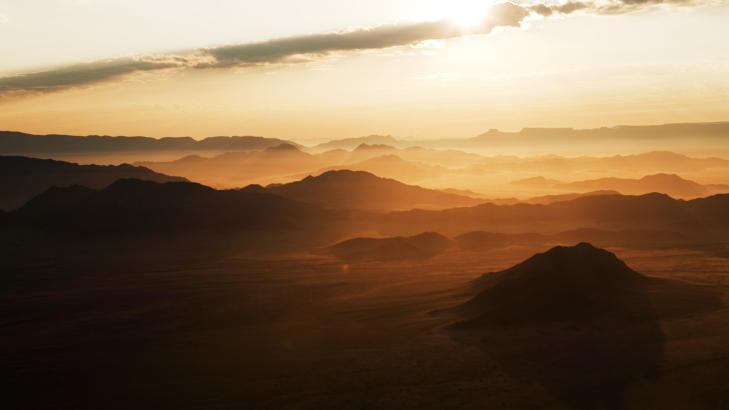 GULL I MUNNEN: Ballongsafariene starter som regel rett f�r soloppgang, da f�r du oppleve den vakreste delen av turen. Foto: ELIN HANSSON