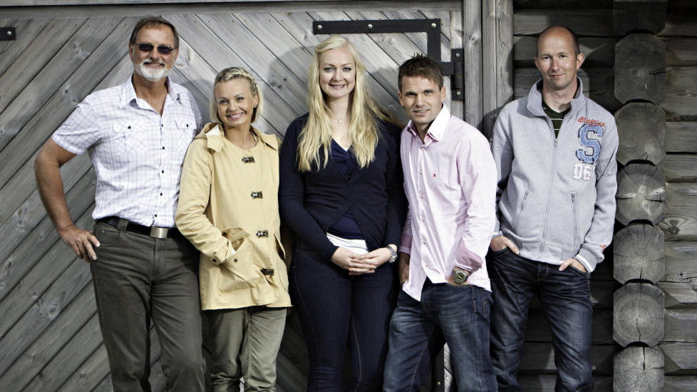 VIL FINNE KJ�RLIGHETEN: B�ndene Odd Arild Svaland (56), Sveberg, Anna-Liisa Evensen (27), Anders Braut Ueland (30) og Tor Magne Egge (33) h�per alle p� full klaff i �rets �Jakten p� kj�rligheten�. Her sammen med programleder Marthe Sveberg Bj�rstad. Foto: TV 2