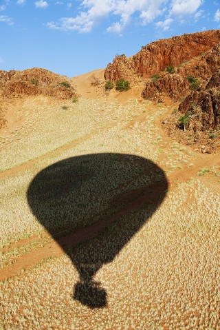 F�LGER VINDEN: Ballongen f�lger vindens hastighet, s� det er aldri kaldt oppe i kurven. Foto: ELIN HANSSON