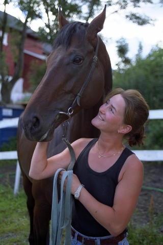 LANGT VENNSKAP: Trener trener Cathrine Erichsen har kjent John Fredriksen siden hun overtalte ham til � kj�pe galopphesten Albaran i 1996. Foto: Heiko Junge / Dagbladet