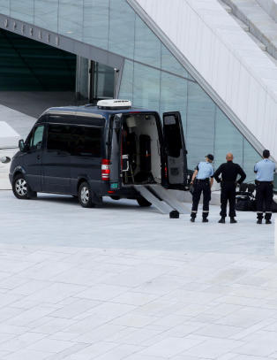 Operataket evakuert, bombegruppa tilkalt