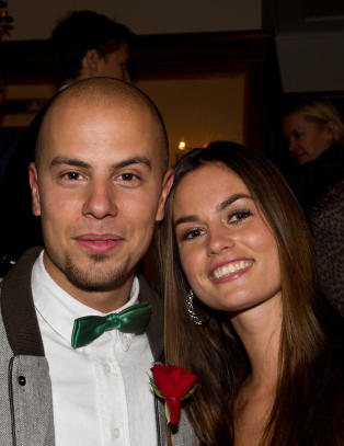 Karpe Diem-Magdi har med kona si p� det nye albumet