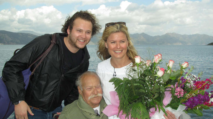 GJENFORENING: Takket v�re NRK og programleder Noman Mubashir har Vendela f�tt m�te sin tyrkiske far Ahmet �zkal og hans familie. Her er broren Ahmet Suphi �zkal. Programmet �Hva har du i bagasjen� starter 2. oktober.
Foto: MARMARIS/DHA