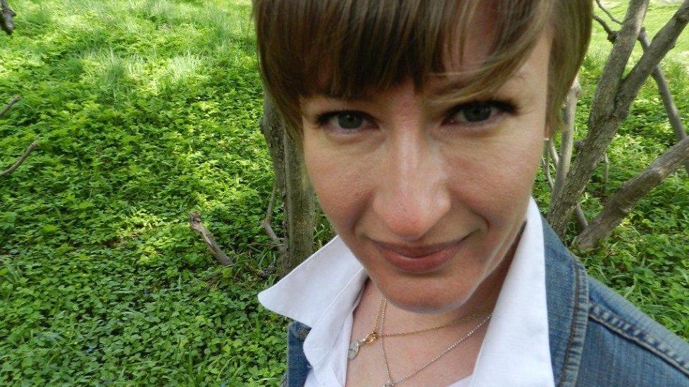 RETRO-COUNTRY: Sanger og l�tskriver Hege Brynildsen debuterer med countrymusikk som kunne v�rt spilt inn p� 1920-tallet. Foto: Omar �stli