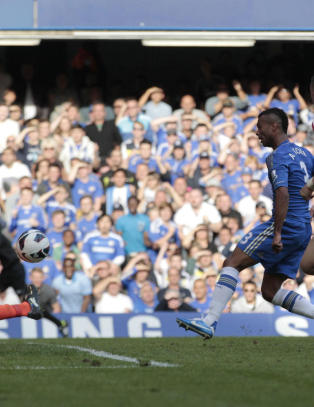 Cole reddet Chelsea etter 84 minutters stanging mot Stoke