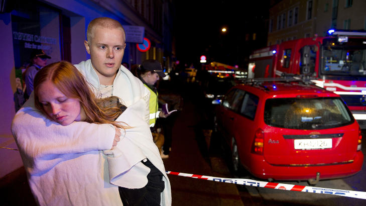 EVAKUERT: Lene Pedersen og Fredrik Granlien håpet å få et sted å sove i natt. Foto: Øistein Norum Monsen EVAKUERT: Lene Pedersen og Fredrik Granlien håpet å få et sted å sove i natt. Foto: Øistein Norum Monsen
