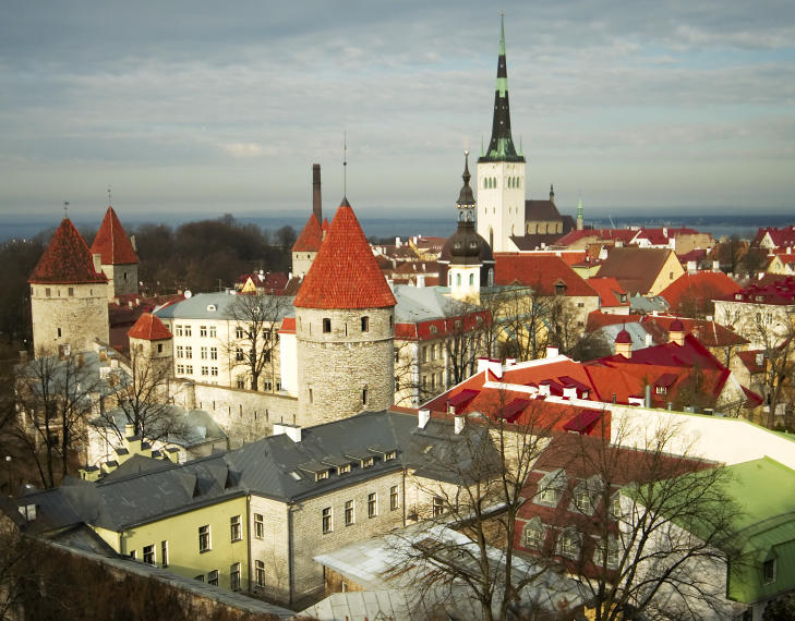 TALLINN: I tillegg til den historiske gamlebyen, hippe utesteder og gode restauranter, har du i Tallinn gode muligheter for billig shopping. Foto: COLORBOX