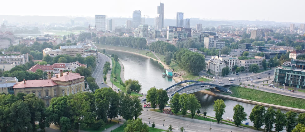 VILNIUS: Dagbladets reiseekspert Torild Moland mener de som ikke har v�rt i Baltikum vil bli veldig positivt overrasket. En by som hovedstaden i Litauen, Vilnius, har b�de en vakker, historisk gamleby, og moderne arkitektur og museer, forteller hun. Foto: COLORBOX