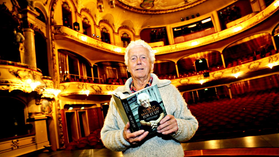 FOR ET LIV!: Selvsagt er Toralv Maurstads selvbiografi selvopptatt. Hvis ikke hadde han ikke gjort jobben sin, skriver v�r anmelder.  Foto: Jacques Hvistendahl