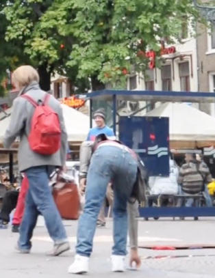Slik gikk det da en Iphone 5 ble etterlatt p� gata i Amsterdam